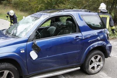 Pkw kommt auf Dach zum liegen